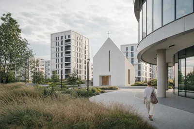 Po centrum handlowym – osiedle i kaplica. Niezwykły projekt na poznańskiej Łacinie